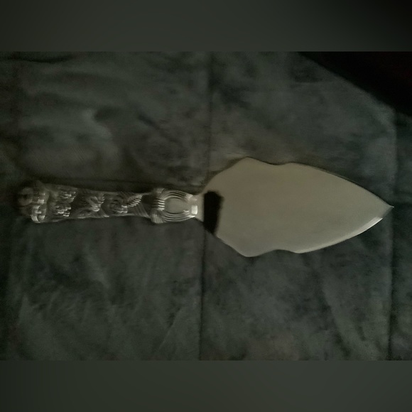 Mikasa cake cutting set. Silver plated. Used once. - Picture 3 of 7